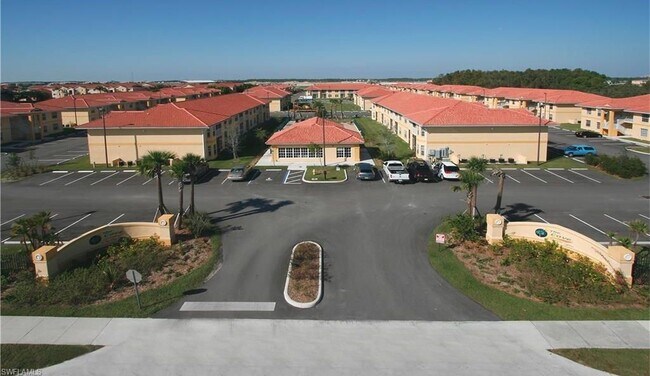 Entrada al complejo - 8461 Bernwood Cove Loop