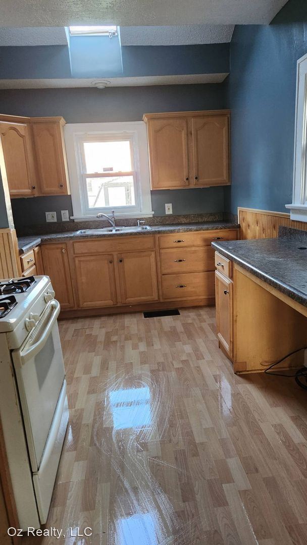 Foto del edificio - 2 br, 1 bath House - 517 Toronto Ave