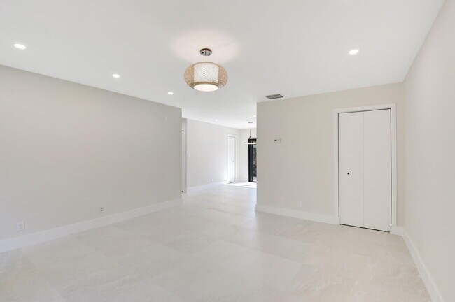 Foto del edificio - 2894 Florida Blvd