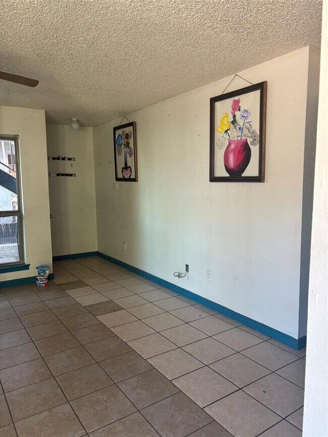 Foto del edificio - 7926 Mullen Dr