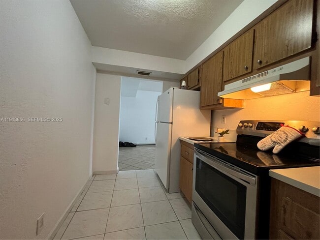 Building Photo - 3720 N Pine Island Rd