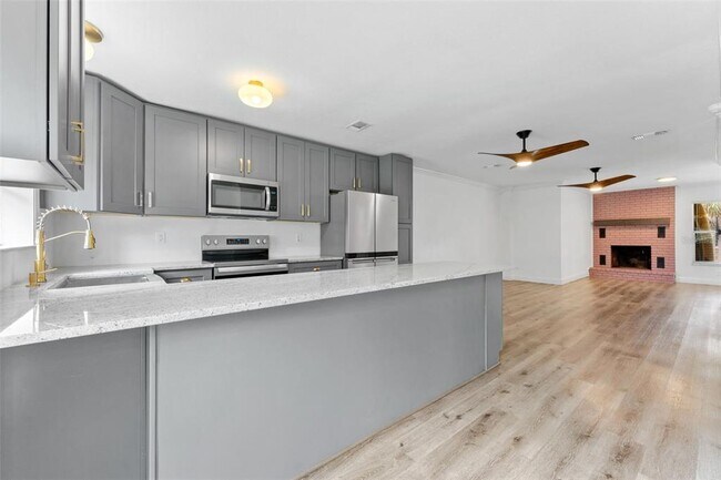 Foto del edificio - 7327 Winchester Dr