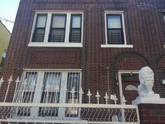 Building Photo - 208 E 95th St