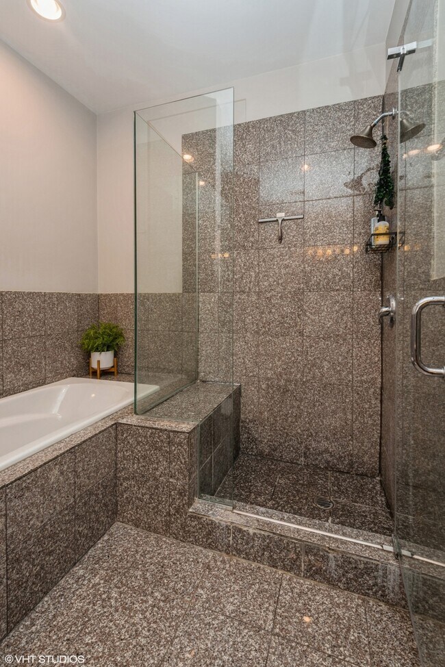 Foto del edificio - 1395 N Milwaukee Ave