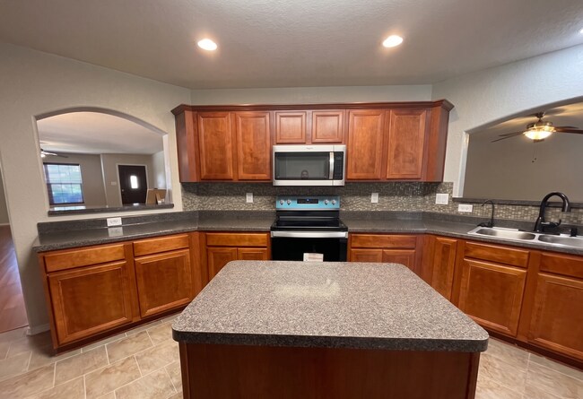 Foto del edificio - Beautiful 4 Bedroom Home in Inwood Place!