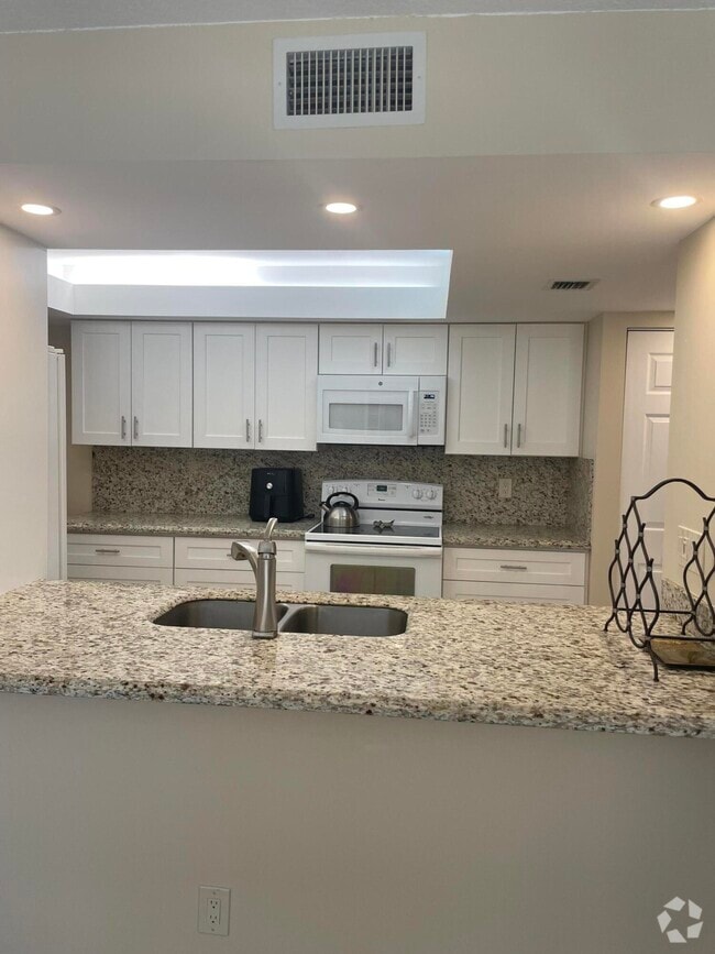 Building Photo - 450 Egret Cir