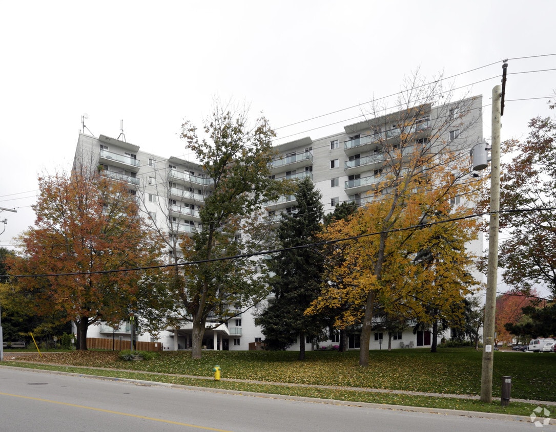 Imperial Towers Apartments 37 Johnson St Barrie, ON