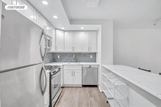 Building Photo - 100 W 89th St