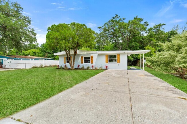 Building Photo - 3445 Eve Dr E