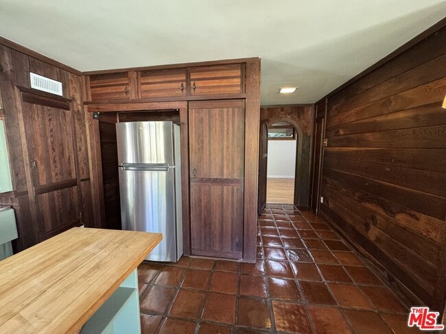 Foto del edificio - 2731 N Beverly Glen Blvd