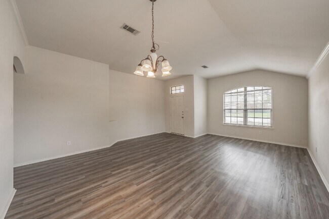 Foto del edificio - 636 Saddleway Dr