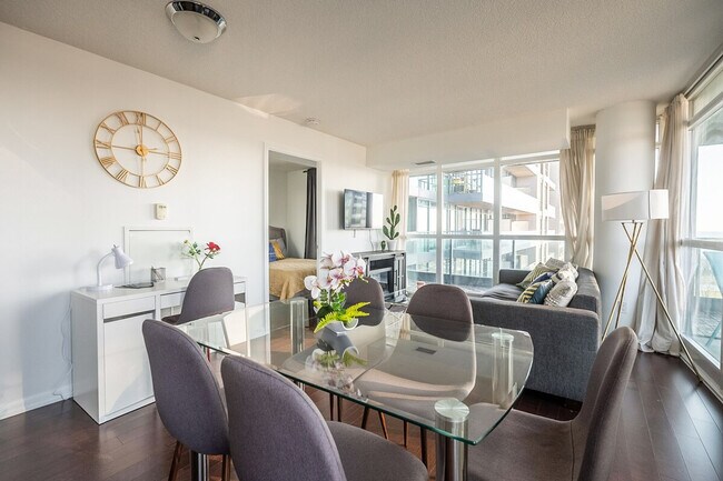 Building Photo - 211 Fort York Blvd