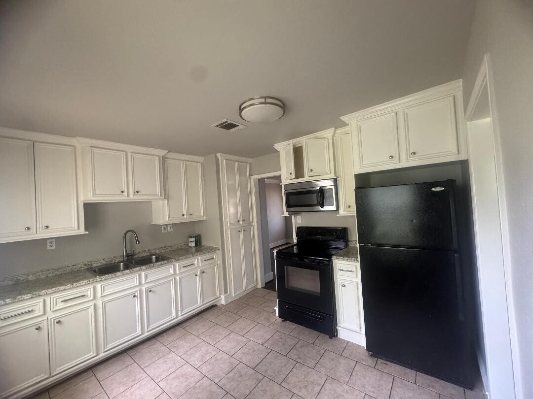 Foto principal - 3109 Airport Blvd