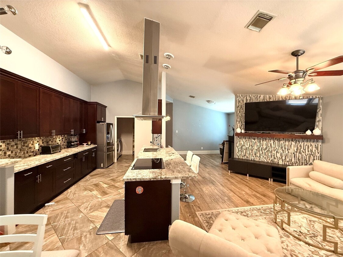 Foto del edificio - 1214 Wesley Dr