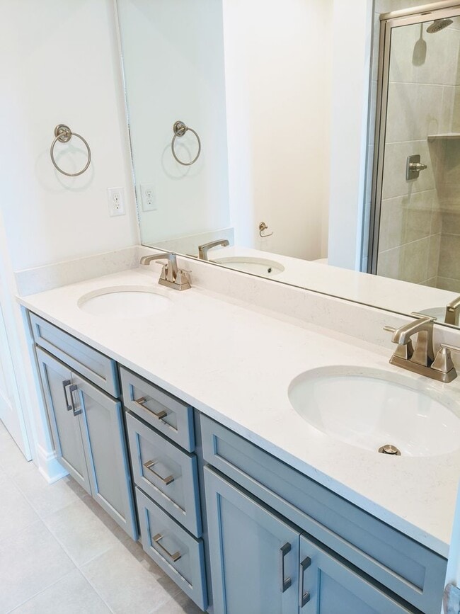 Building Photo - Luxury Town Homes In Williamson County Sch...