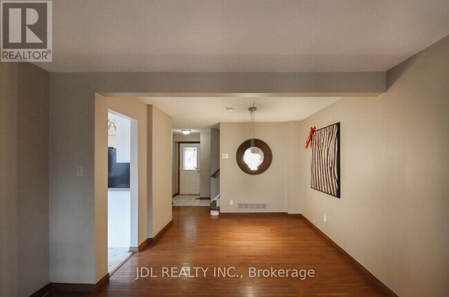 Building Photo - 2199 Burnhamthorpe Rd W