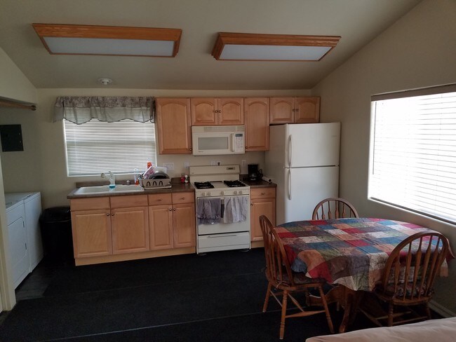 cocina - 2152 Camellia Dr