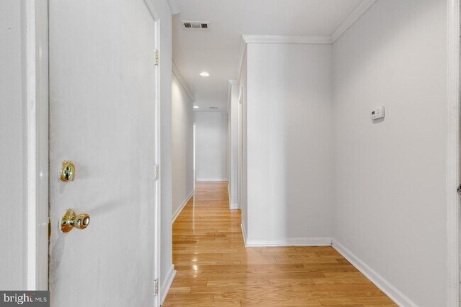 Building Photo - 2024 Ridge Ave