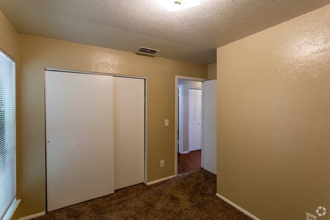 D2: 3BR / 2BA - 1,000 SF - Summerstone Duplexes