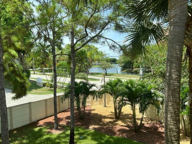 Foto del edificio - 2996 DC Country Club Boulevard