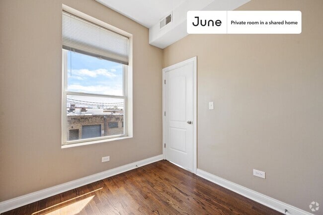 Building Photo - Private bedroom in 3 bed/1 bath Home