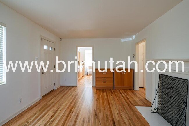 Building Photo - 1153 Wilson Ave S