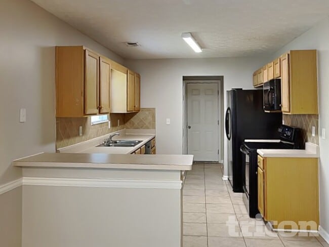 Building Photo - 300 Klinetop Dr