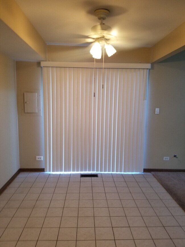 Building Photo - 3S126 Timber Dr