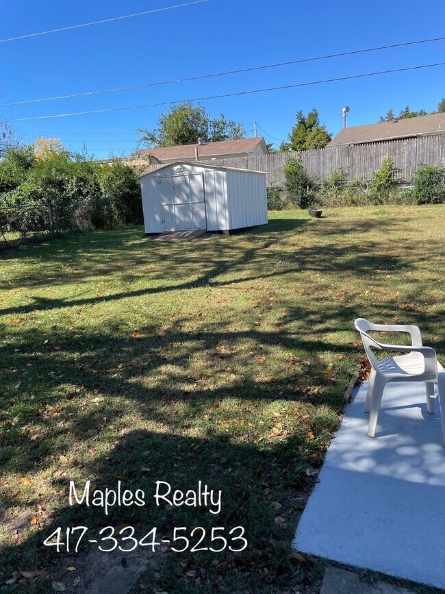 Foto del edificio - 2 bed / 2 bath home CENTER OF TOWN - BRANS...