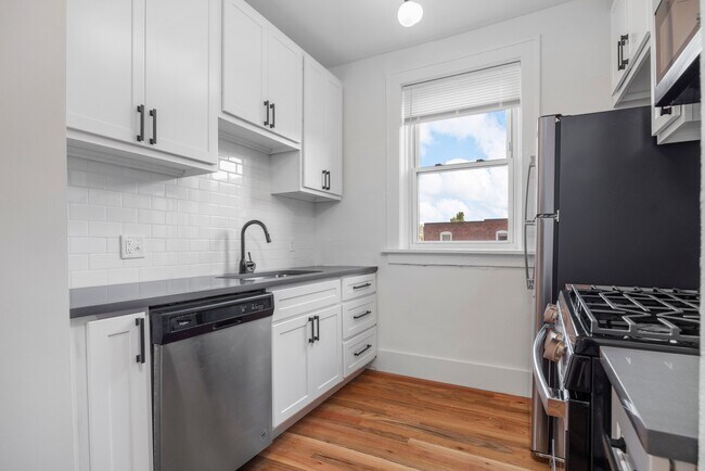 Foto del edificio - MOSAIC - 729 Westgate - Now Leasing 2027/2028