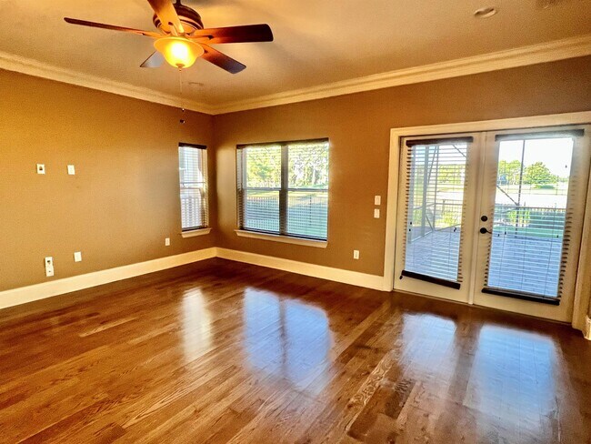 Building Photo - 250 Calusa Blvd