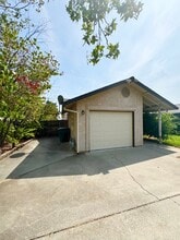 Building Photo - 875 Cally Ct