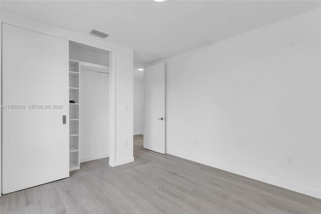 Foto del edificio - 3204 Plaza St