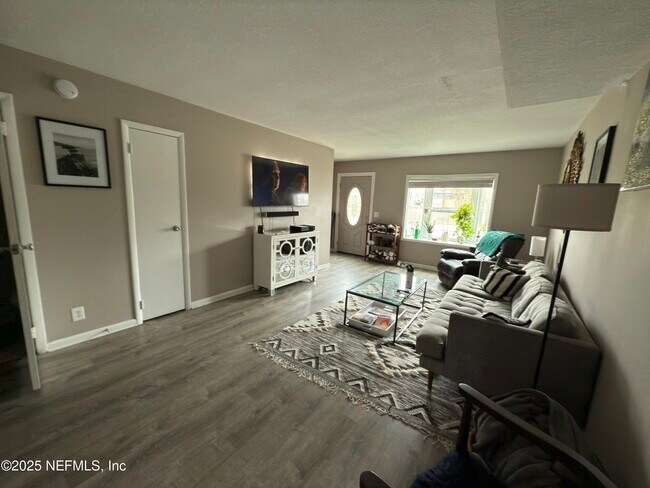 Foto del edificio - 1017 3rd St
