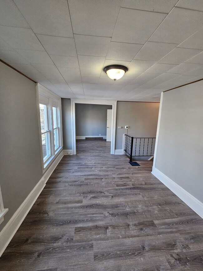 Building Photo - 918 Villa St