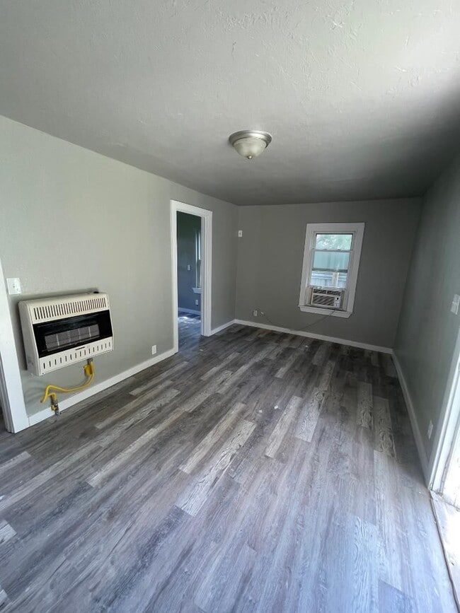Building Photo - Adorable Home For Rent