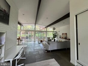 Building Photo - 6 Branchwood Ct