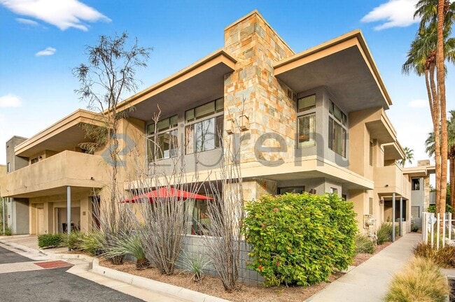 Building Photo - 1010 E Palm Canyon Dr