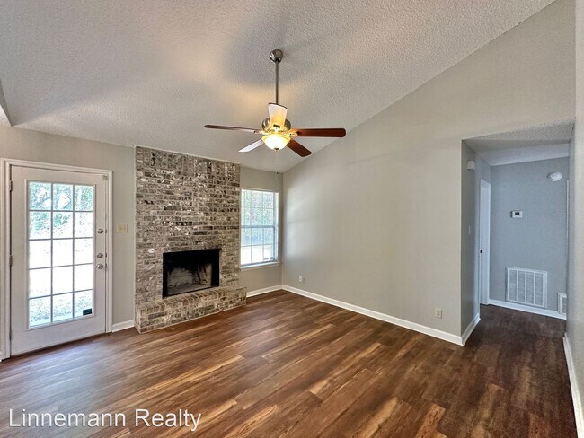 Building Photo - 3 br, 2 bath House - 2116 Schwertner Drive