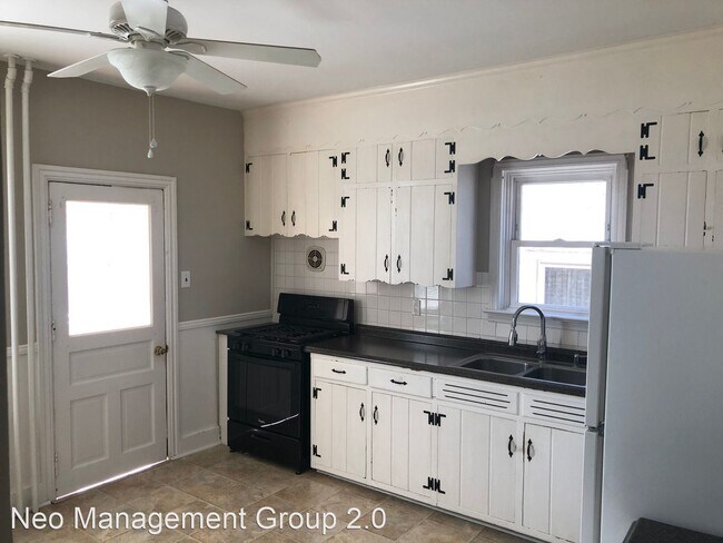 Building Photo - 4 br, 1.5 bath House - 137 N 7th St