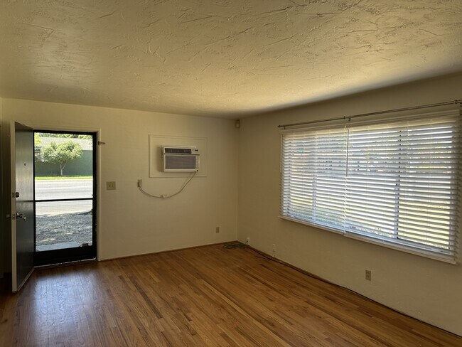 Foto del edificio - Modesto 1 Bedroom 1 Bathroom Duplex