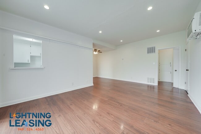 Building Photo - 922 Normandie Ave