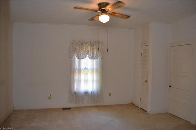 Foto del edificio - 601 W Washington St