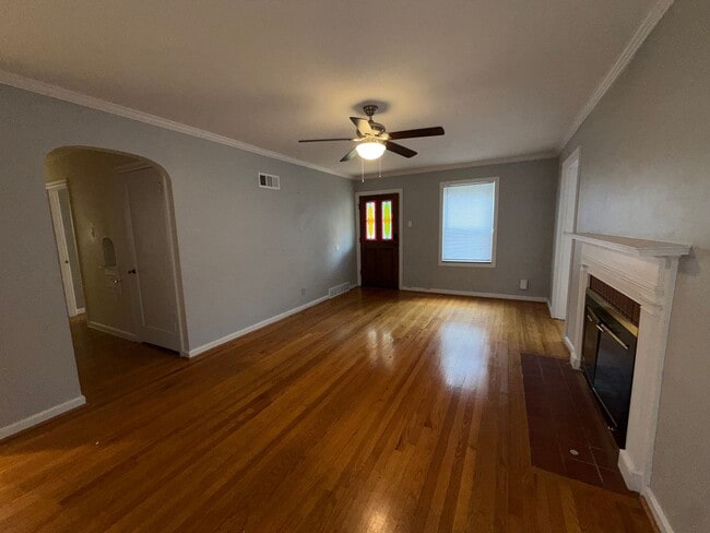 Building Photo - 421 Cannonbury Dr