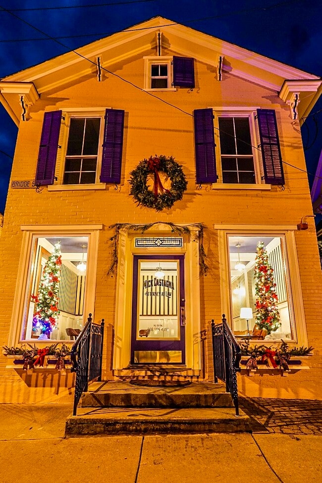 Building Photo - 32 Bridge St