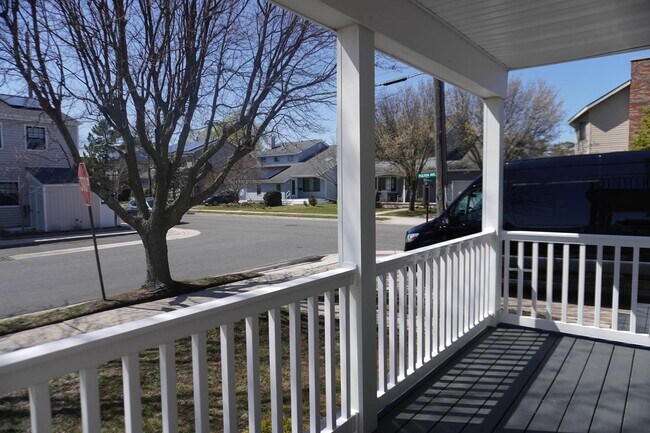 Building Photo - 453 Berkshire Dr