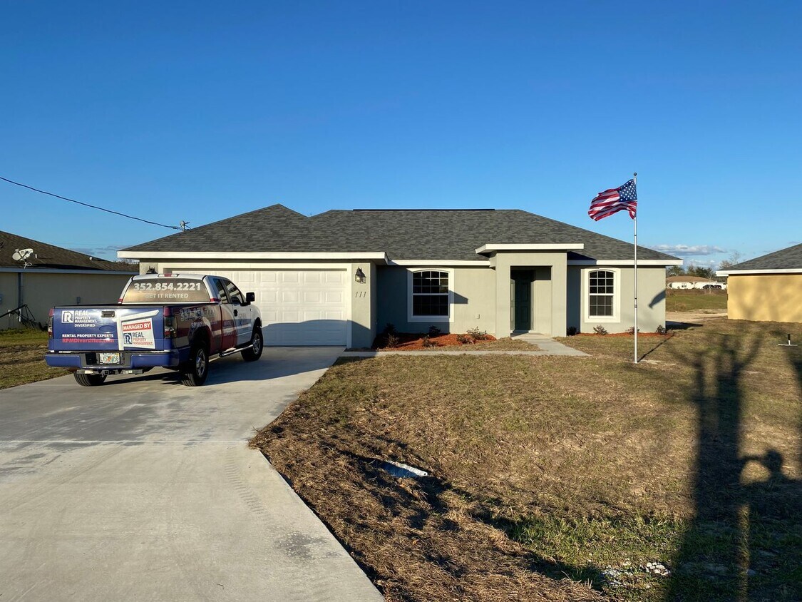 Foto principal - Desirable SE Ocala Neighborhood 3/2/2 *WON...