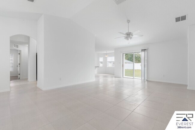 Building Photo - 4 Butternut Dr