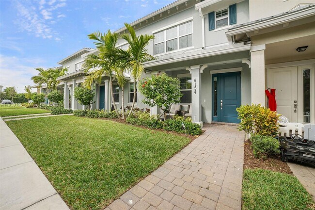 Foto del edificio - 4154 Greenway Dr