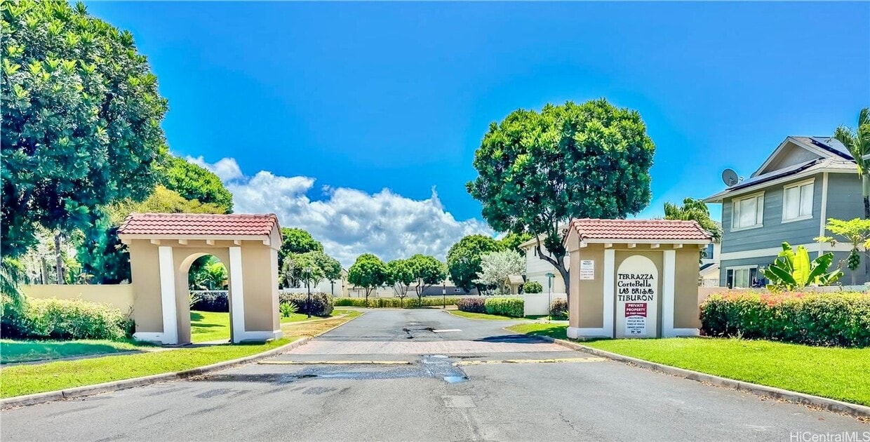 Primary Photo - Beautifully Renovated 3BR/2.5BA Home with ...